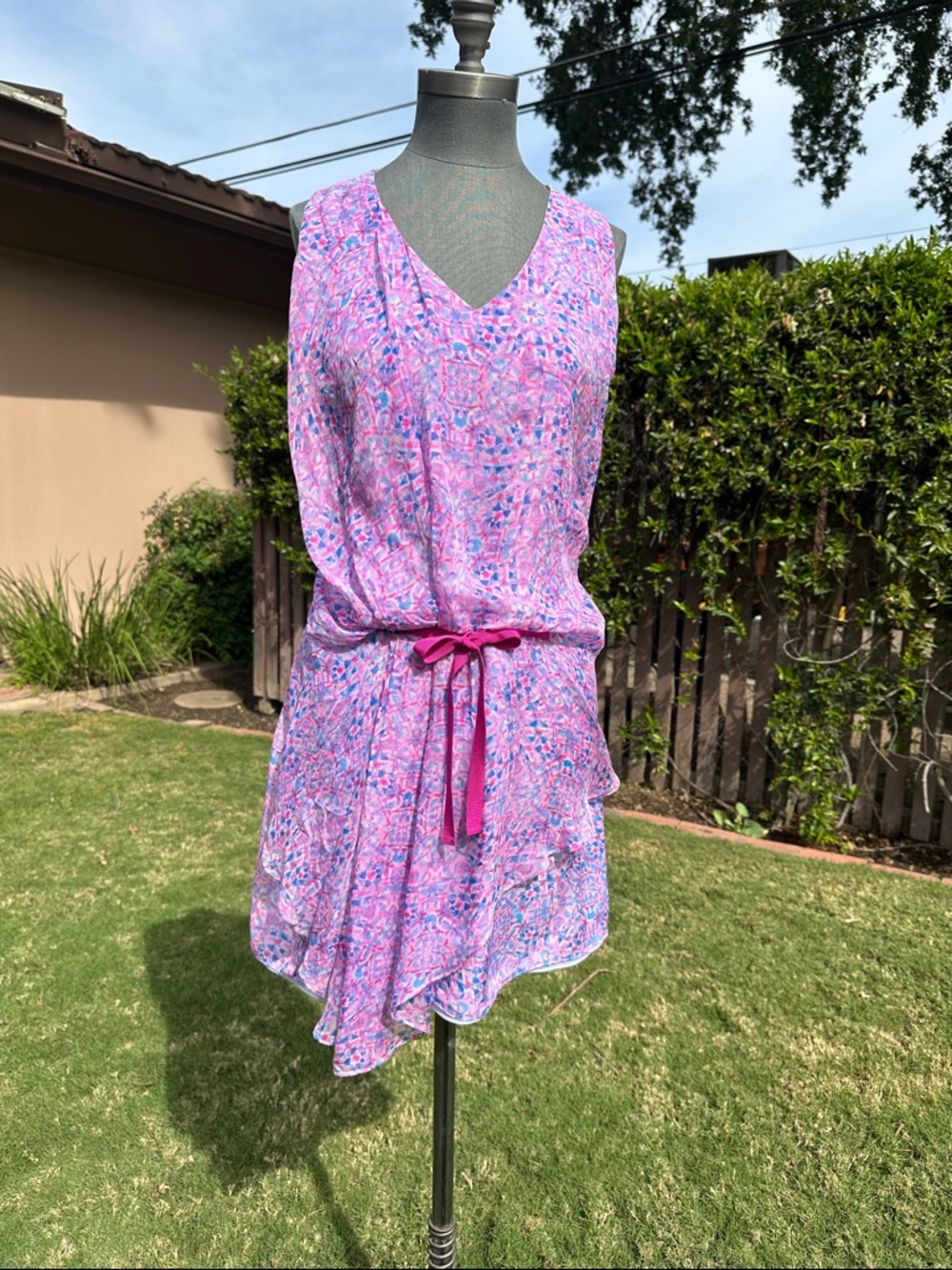 Sundance Sleeveless V-Neck Pink Print Summer Dress with Tie Waist